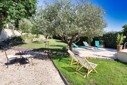 Terrasse avec bains de soleil
