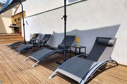 Terras met ligzetels